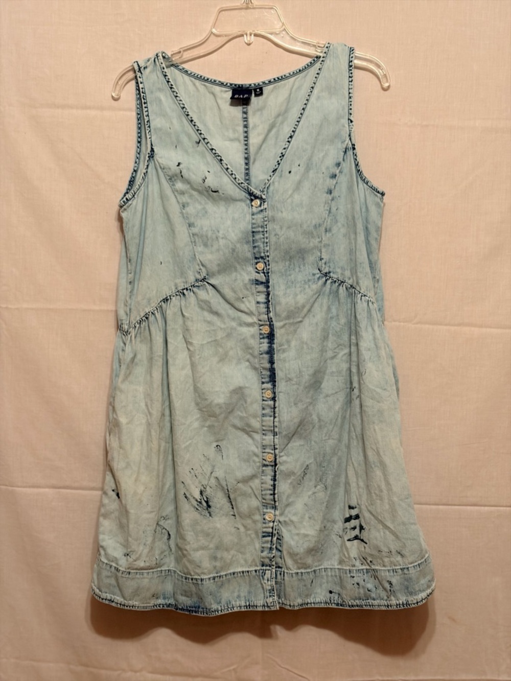 Gap denim dress features a v-neckline, sleeveless straps, button-up front. - Picture 1 of 9